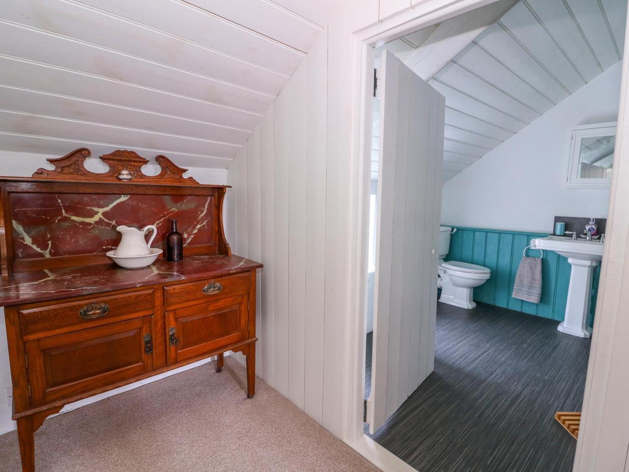 Villa Llwyncadfor Farm Llangunllo Esterno foto